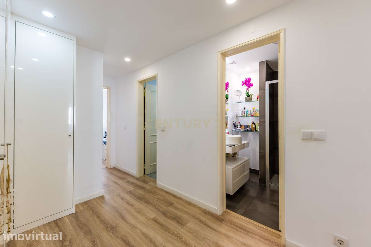 T3 Amplo, Luminoso e Totalmente Remodelado na Praceta Gomes Leal, em C - Grande imagem: 4/12
