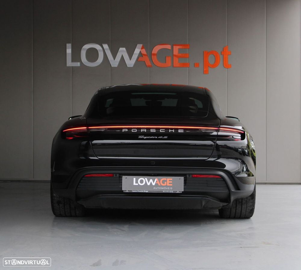 Porsche Taycan 4S - 13