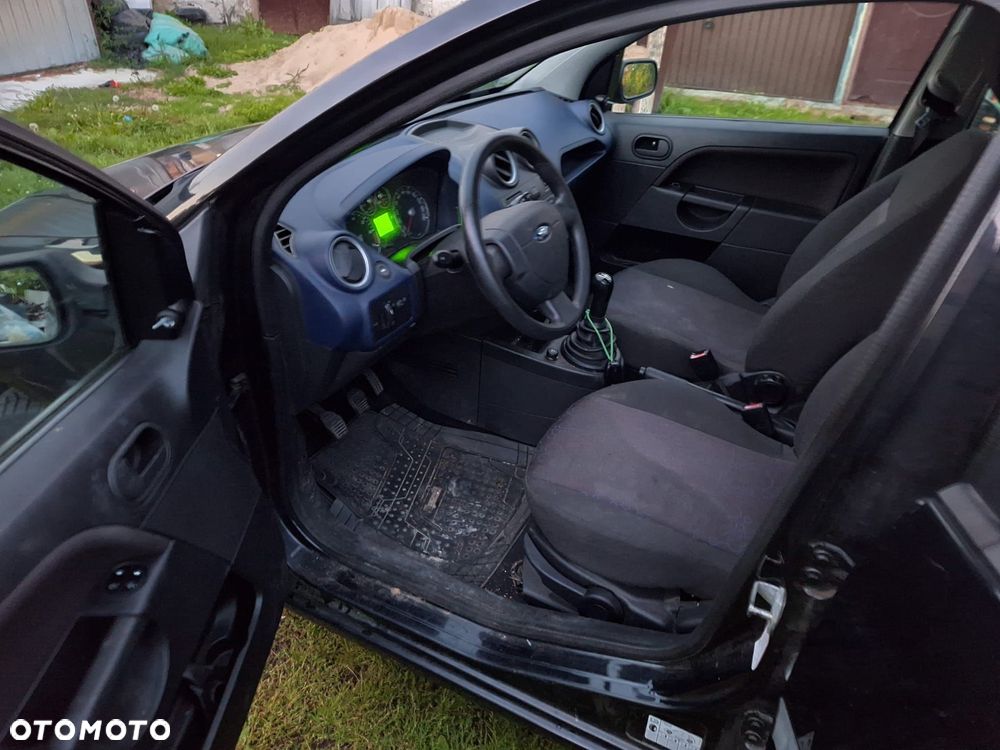 Ford Fiesta 1.4 Ambiente - 19