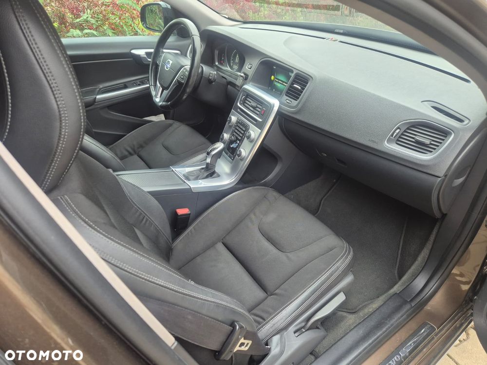 Volvo V60 Cross Country D4 AWD Geartronic Momentum - 12