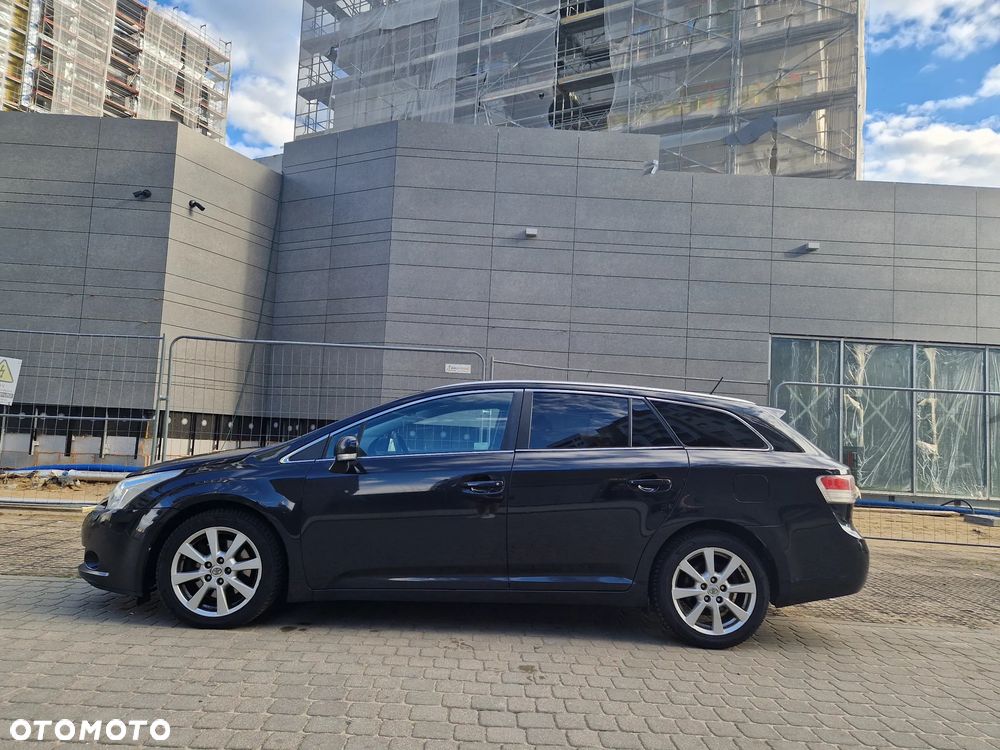 Toyota Avensis 2.2 D-4D Prestige Gold - 2