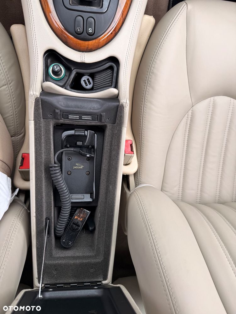 Jaguar XK8 - 33