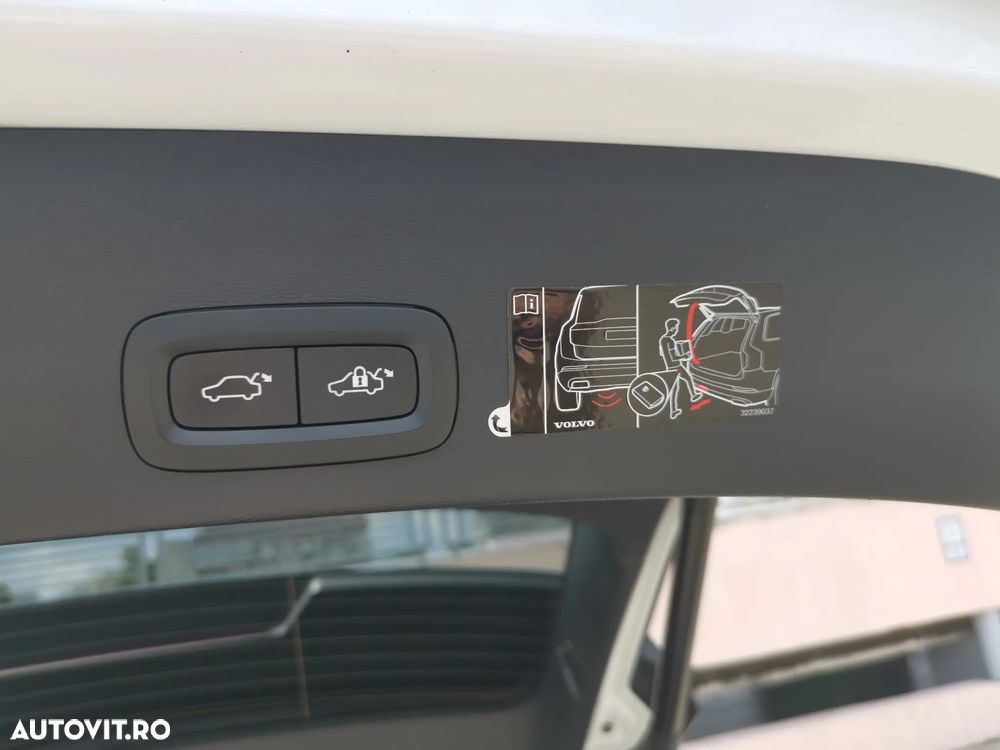 Volvo XC 40 D4 AWD R-Design - 12