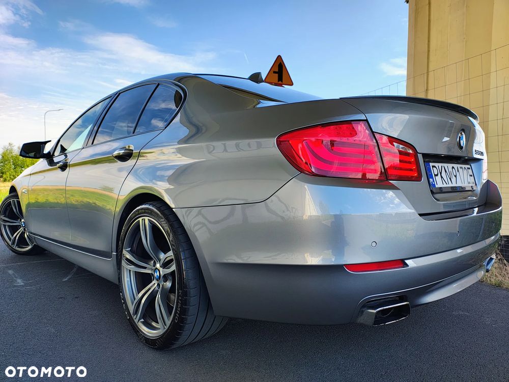 BMW Seria 5 550i Sport-Aut - 6