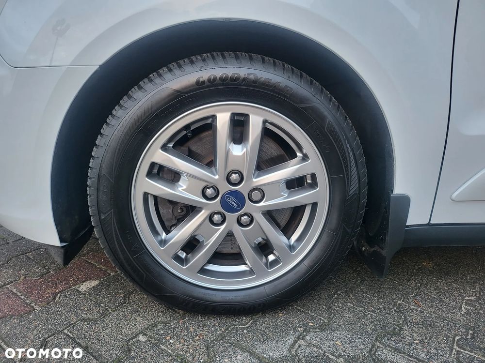 Ford Tourneo Connect Grand - 16