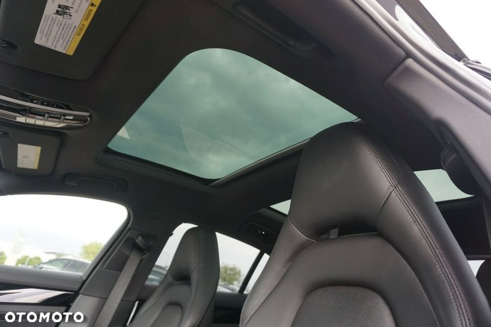Porsche Panamera 4 - 31