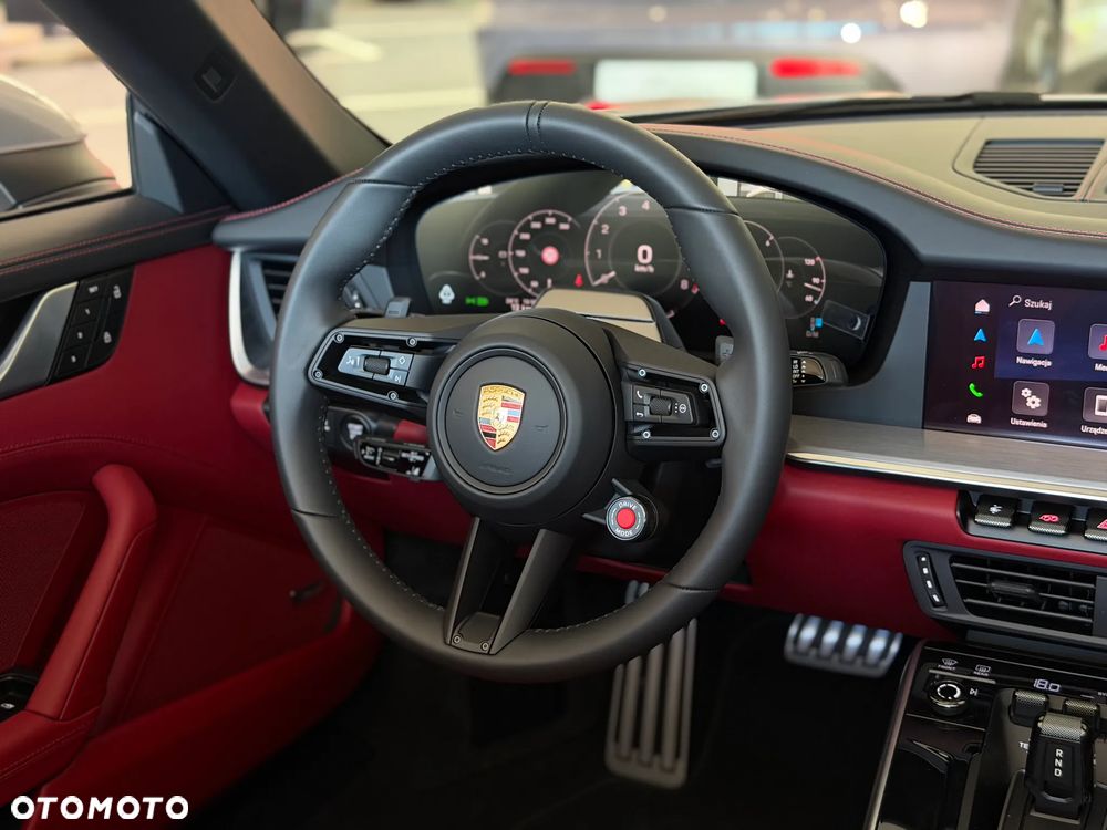 Porsche 911 Carrera 4S - 28