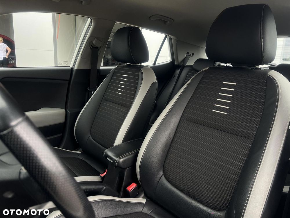 Kia Stonic 1.2 L - 12