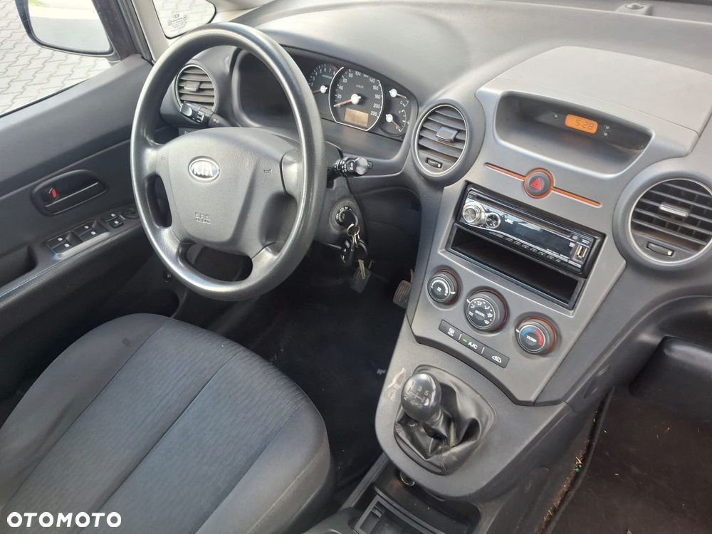 Kia Carens 2.0 EX - 28