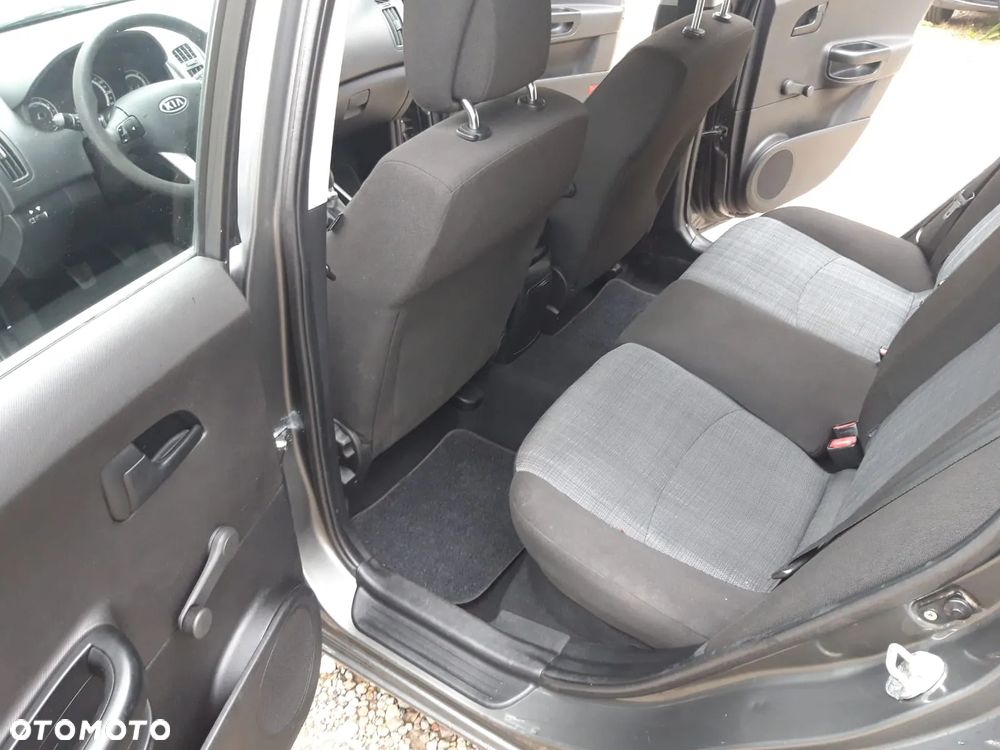 Kia Ceed - 24