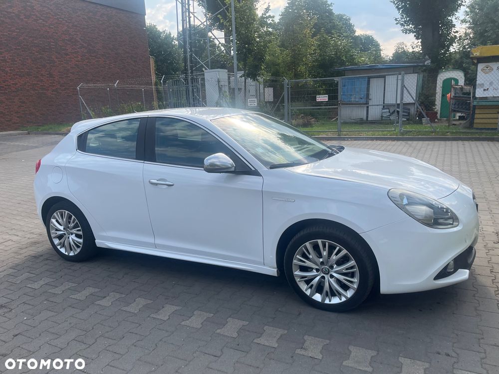 Alfa Romeo Giulietta 2016 photo 2