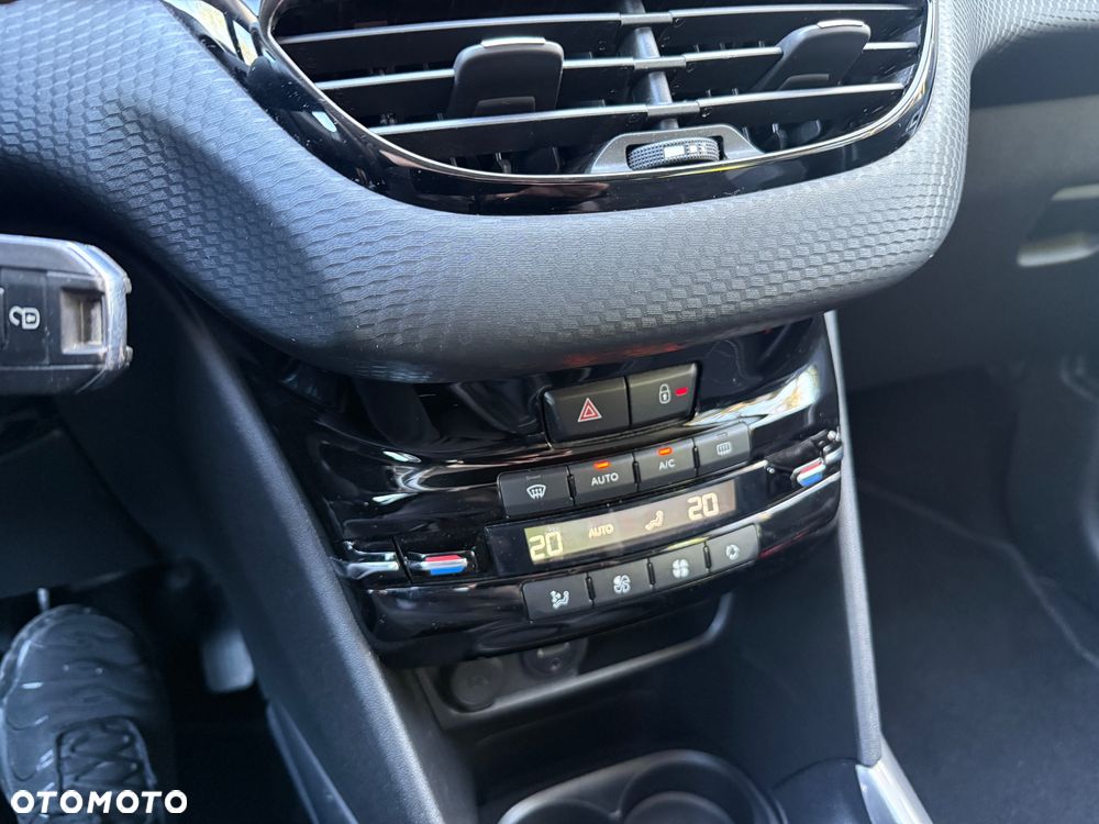 Peugeot 2008 PureTech 110 Stop&Start Allure - 22