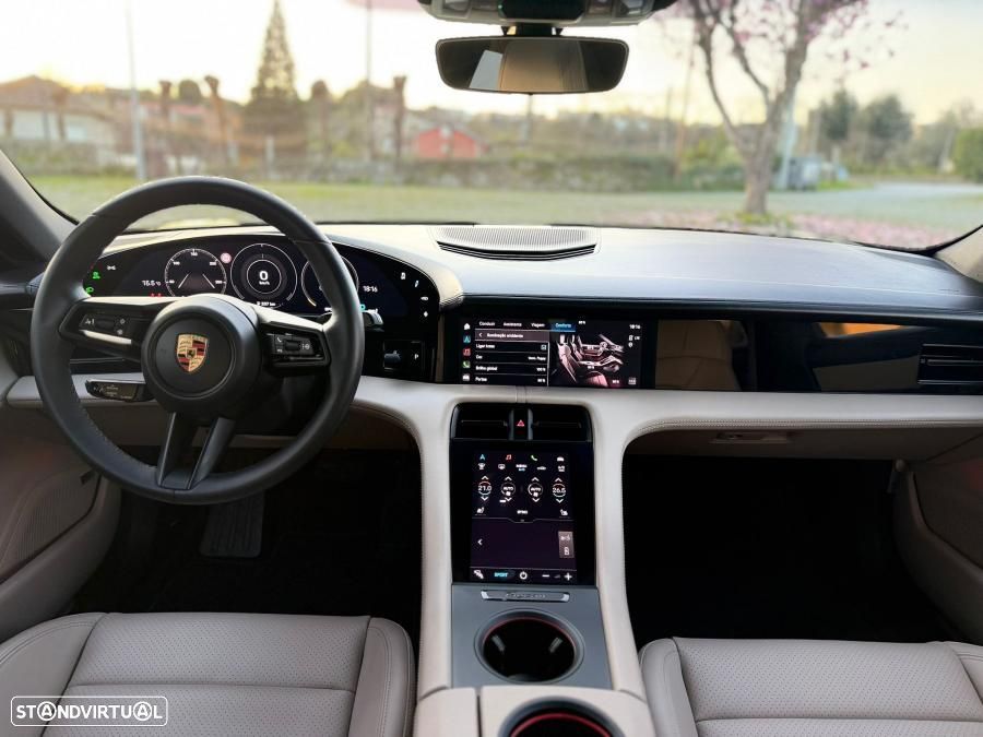 Porsche Taycan 4S - 28