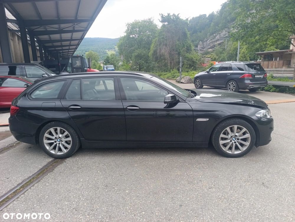 BMW Seria 5 528i - 2
