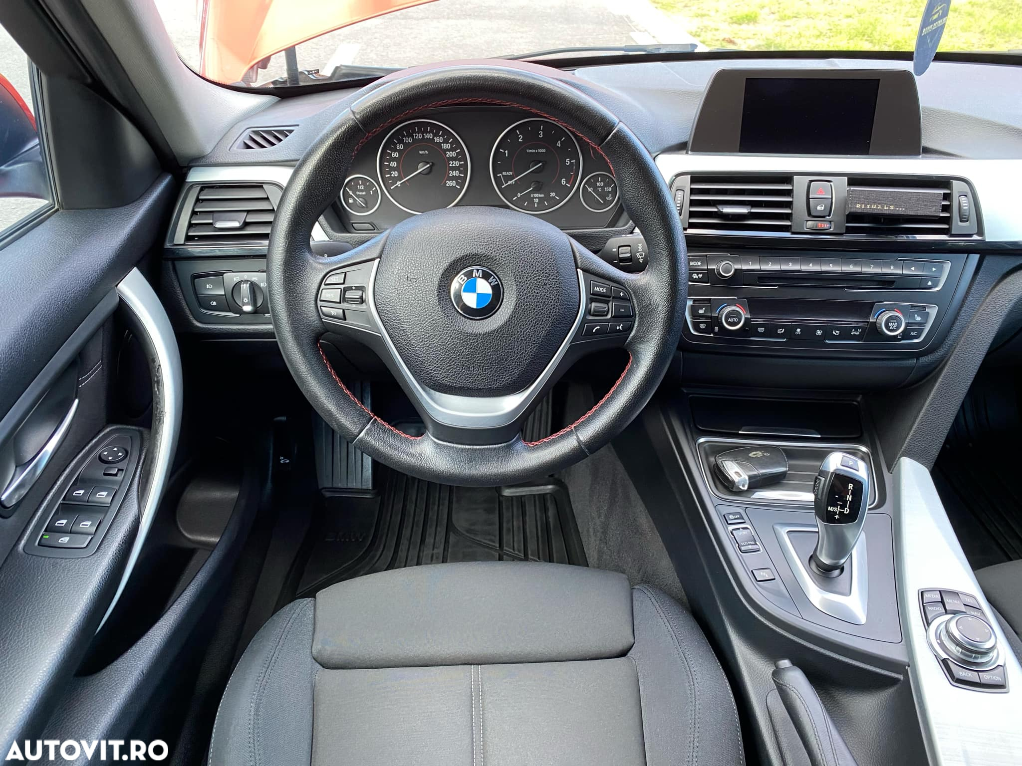 BMW Seria 3 318d DPF Touring Aut. Edition Sport - 9