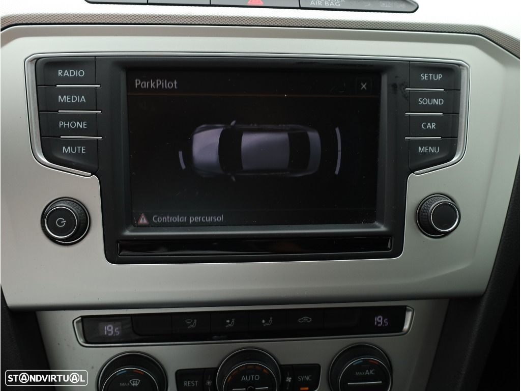 VW Passat 2.0 TDI Confortline - 21