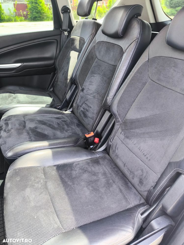 Ford S-Max - 11