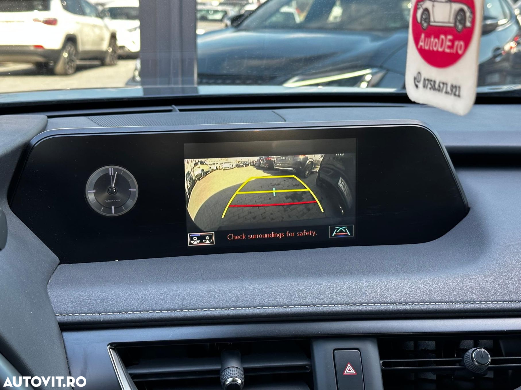 Lexus UX - 15