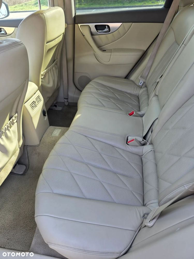 Infiniti FX - 7