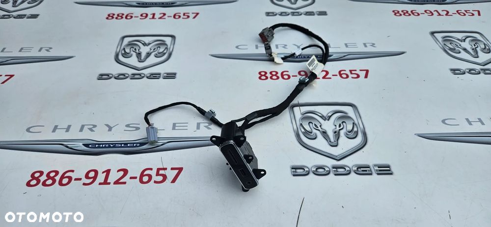 Dodge Durango III LIFT 2014- Gniazdo USB Port Przewód kabel 68289895AA - 1