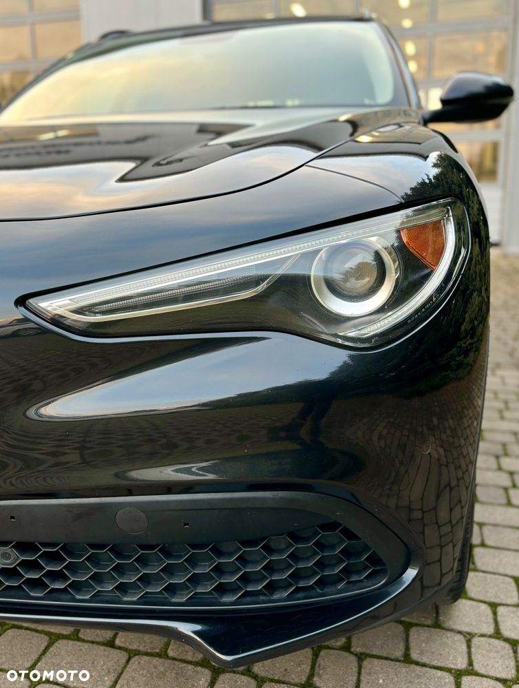 Alfa Romeo Stelvio 2.0 Turbo 16V AT8-Q4 First Edition - 32
