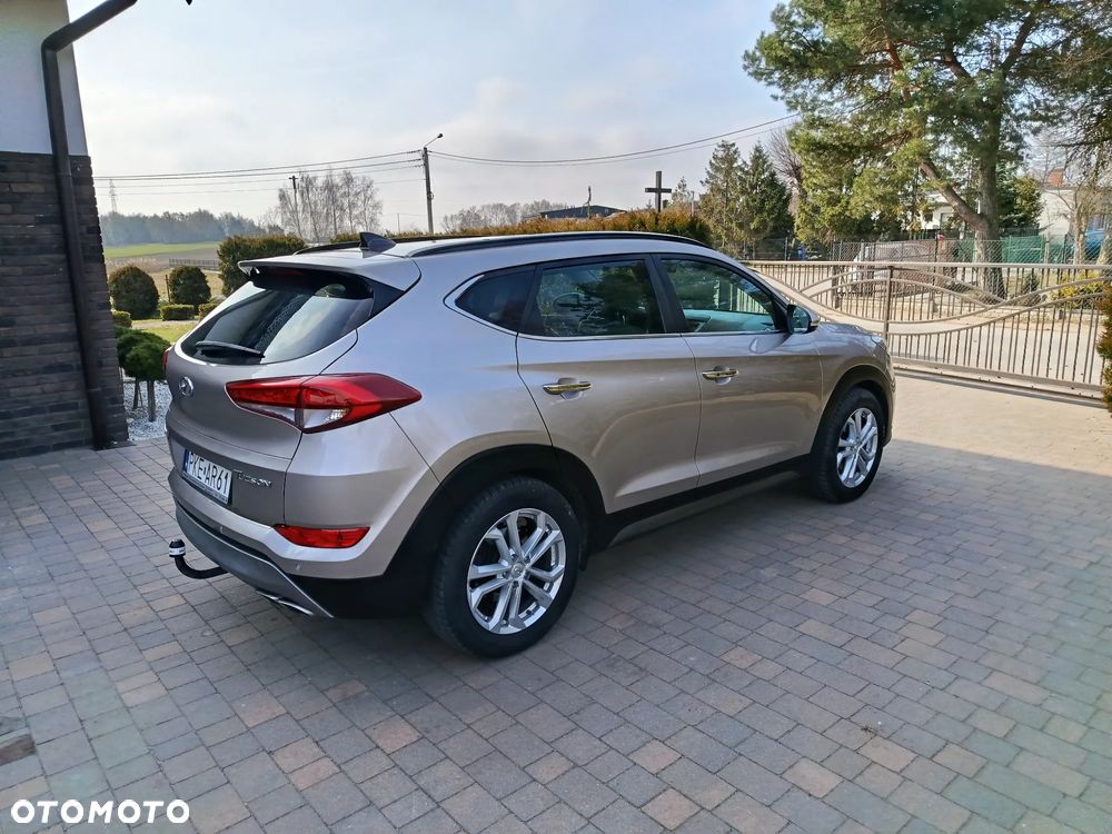 Hyundai Tucson 2.0 CRDI BlueDrive Style 2WD - 16