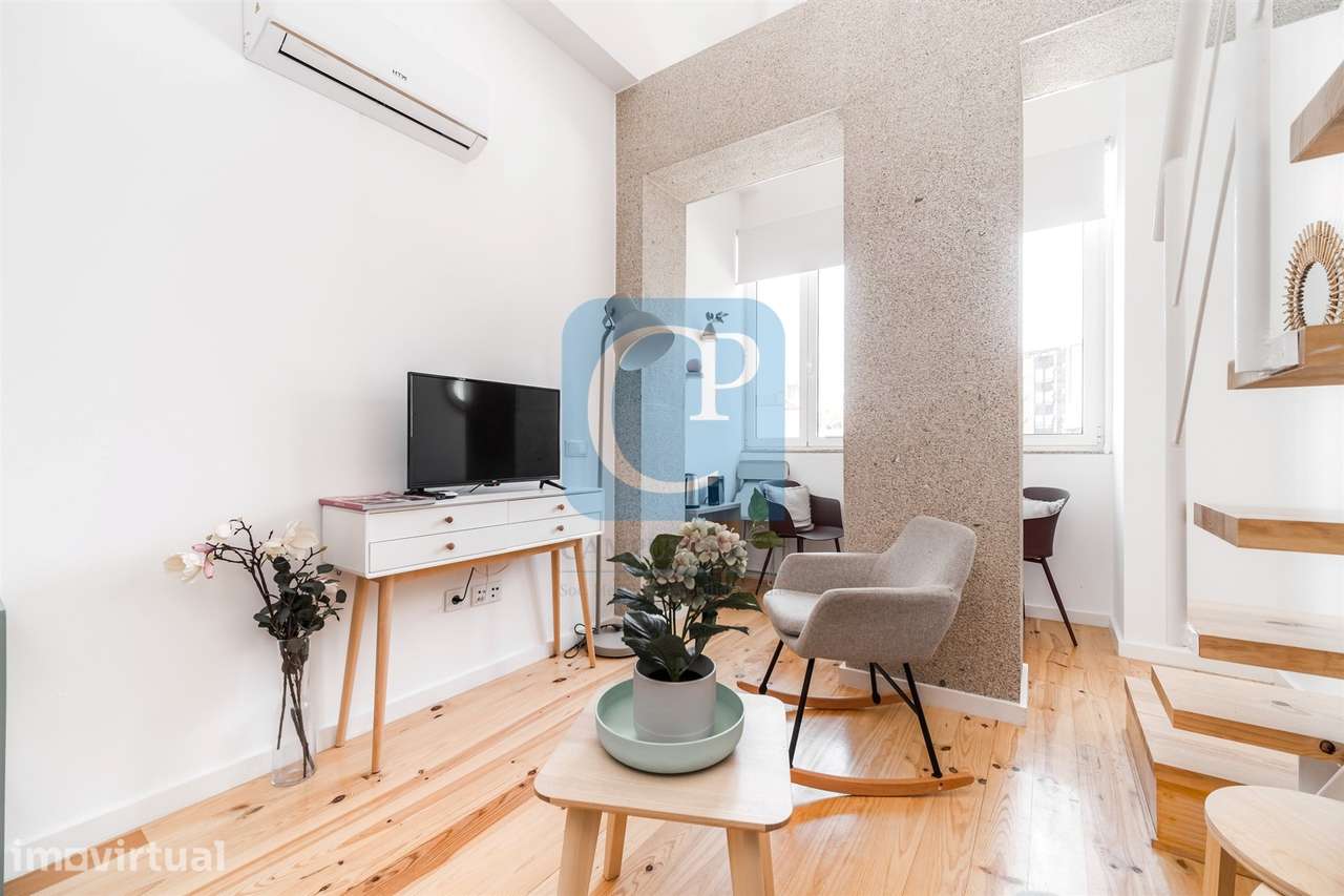 Apartamento T1+1 com Mezzanine equipado e mobilado no centro do Porto - Grande imagem: 4/13