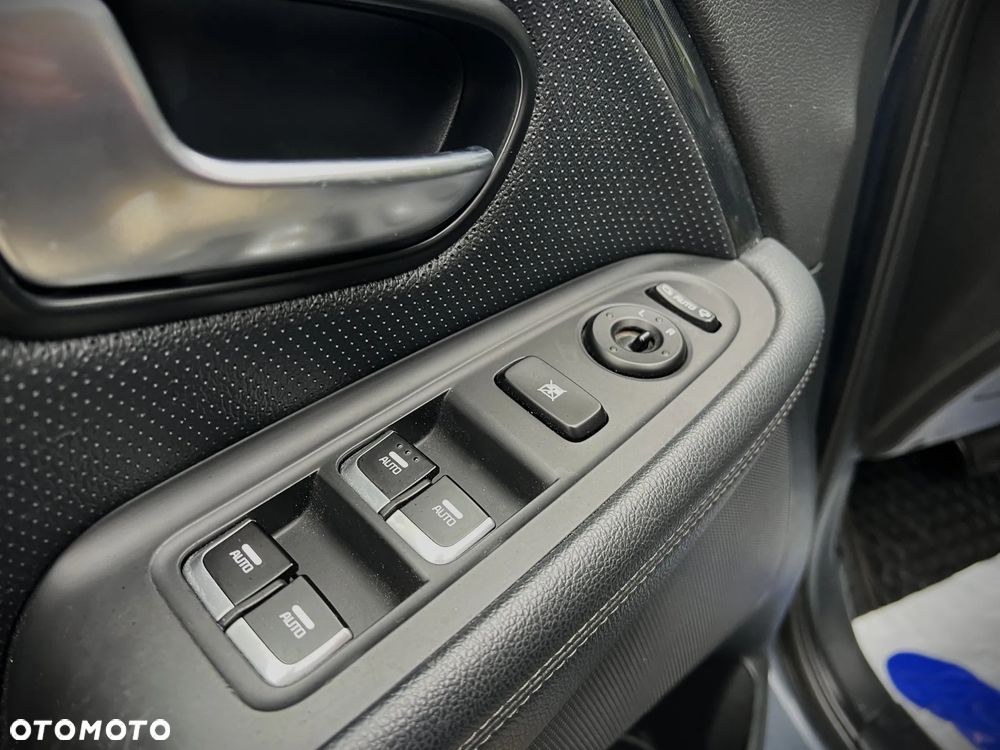 Kia Carens 1.7 CRDi L 7os 7DCT - 29