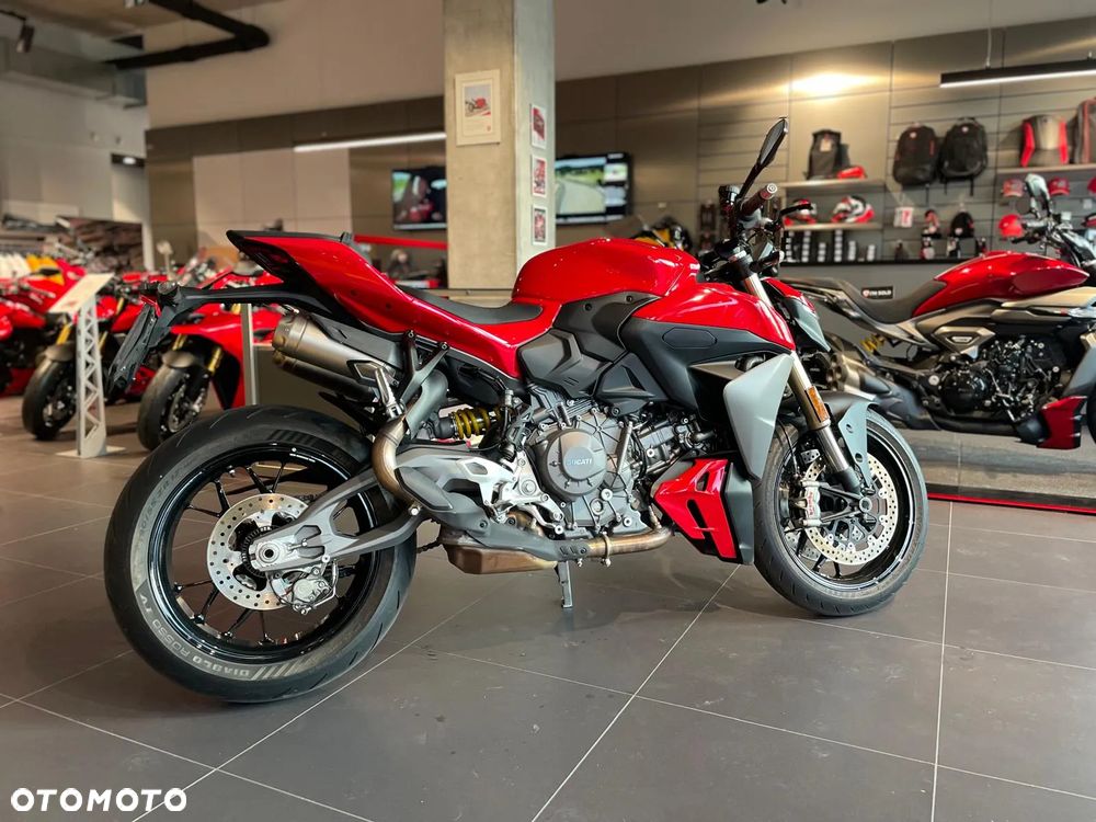 Ducati Streetfighter V2 - 8