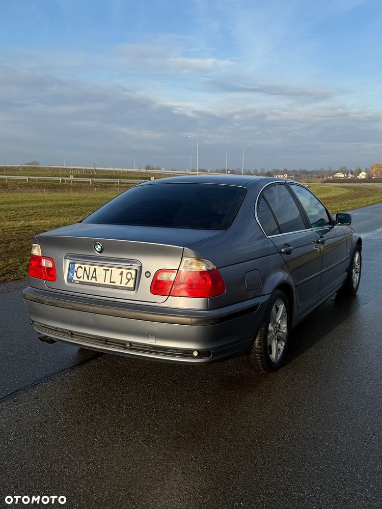 BMW Seria 3 320i - 4