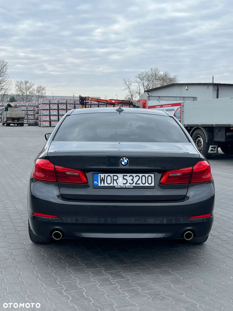BMW Seria 5 530d xDrive - 7