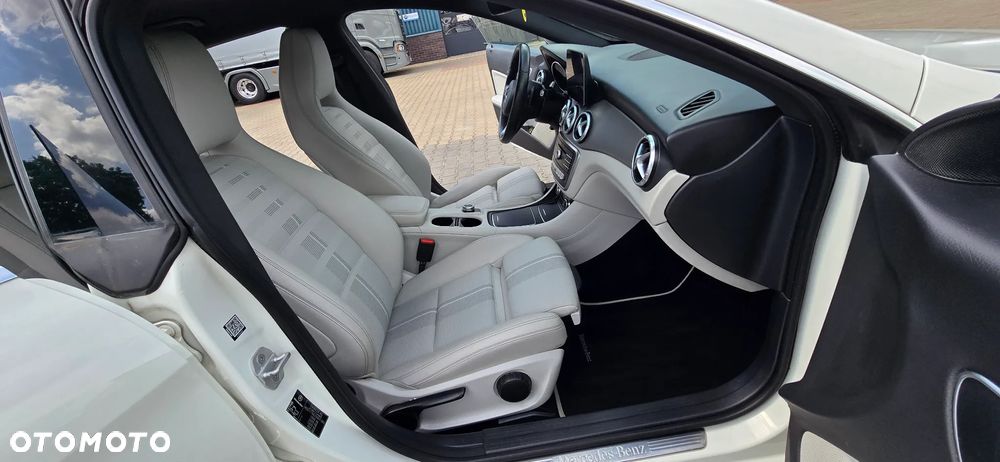 Mercedes-Benz CLA 200 7G-DCT Urban - 6