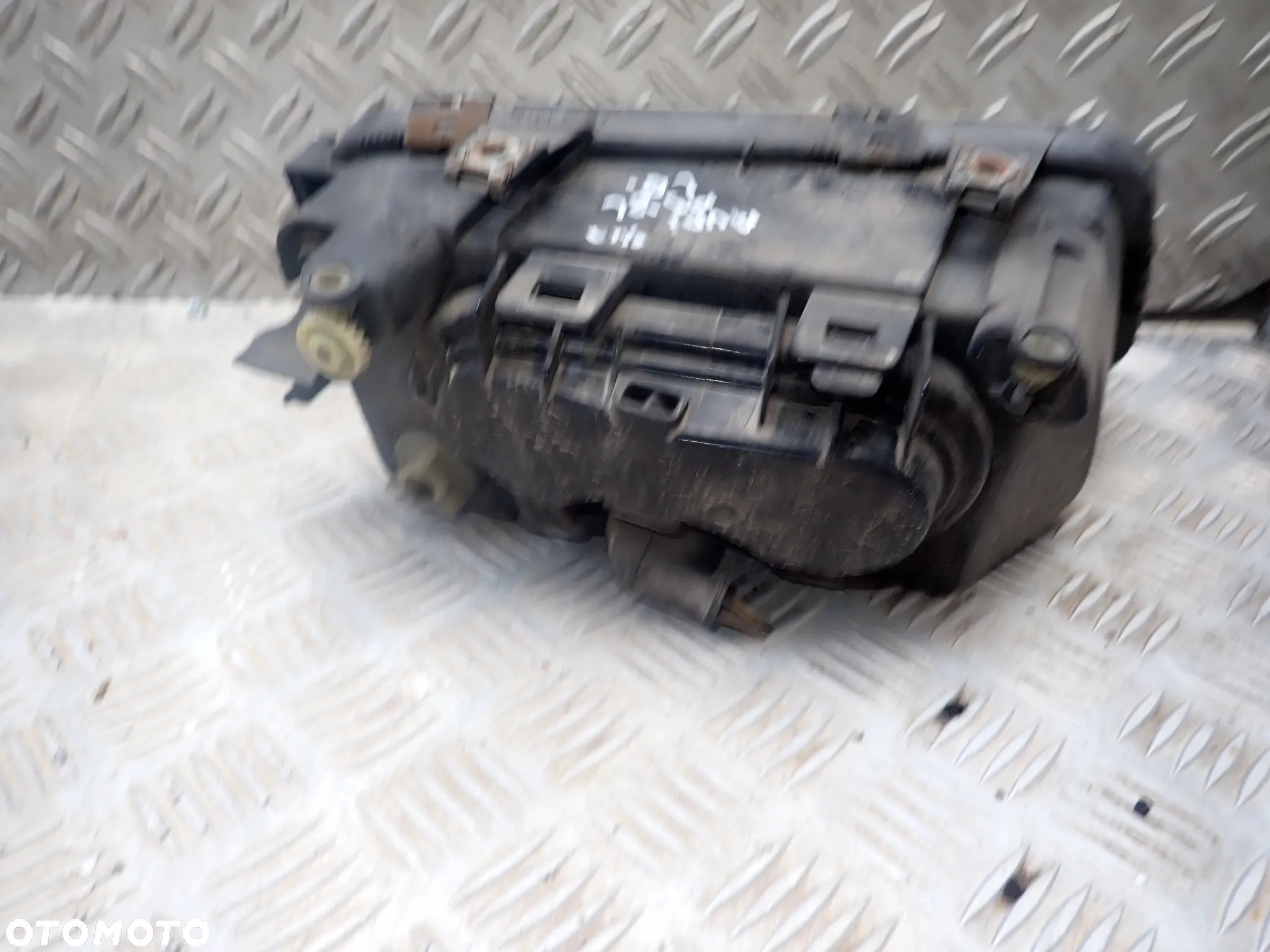 LAMPA LEWY PRZÓD AUDI A3 8L RADOM - 2