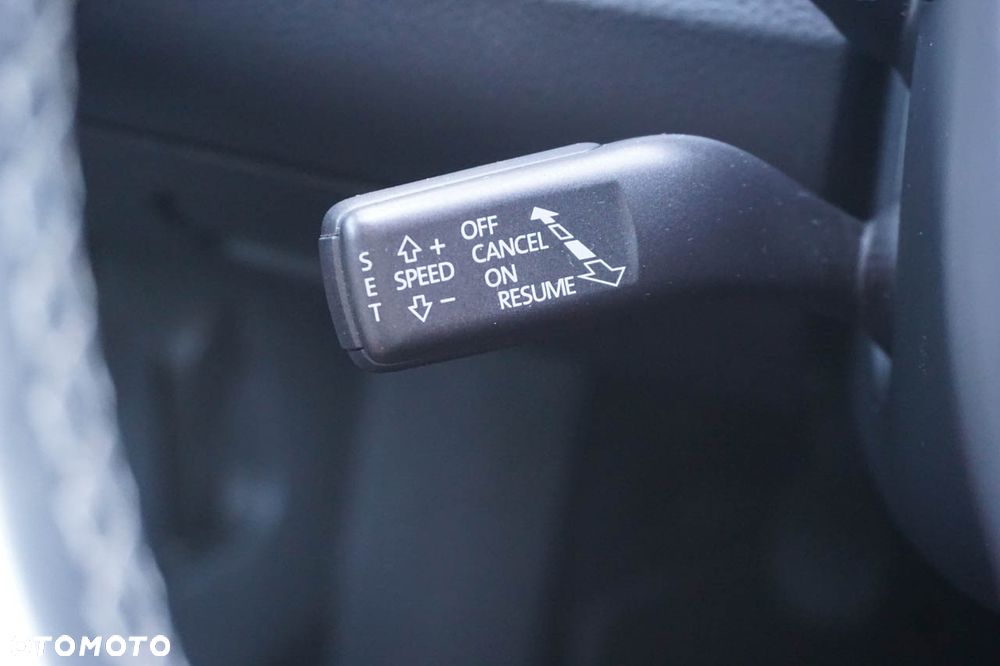 Volkswagen Passat - 12