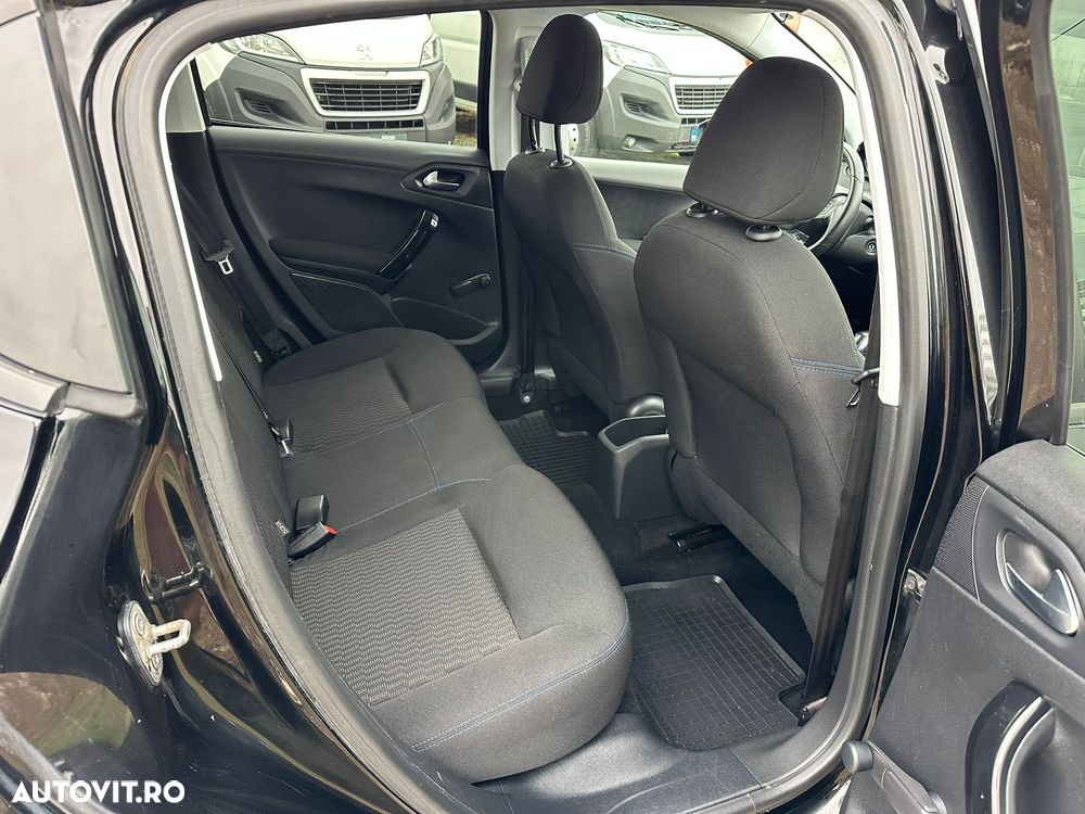 Peugeot 208 82 PureTech Style - 6