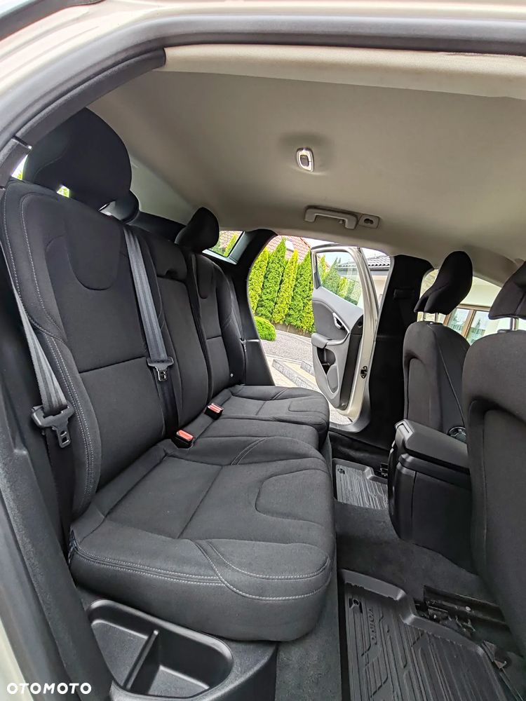 Volvo V40 T2 Kinetic - 26