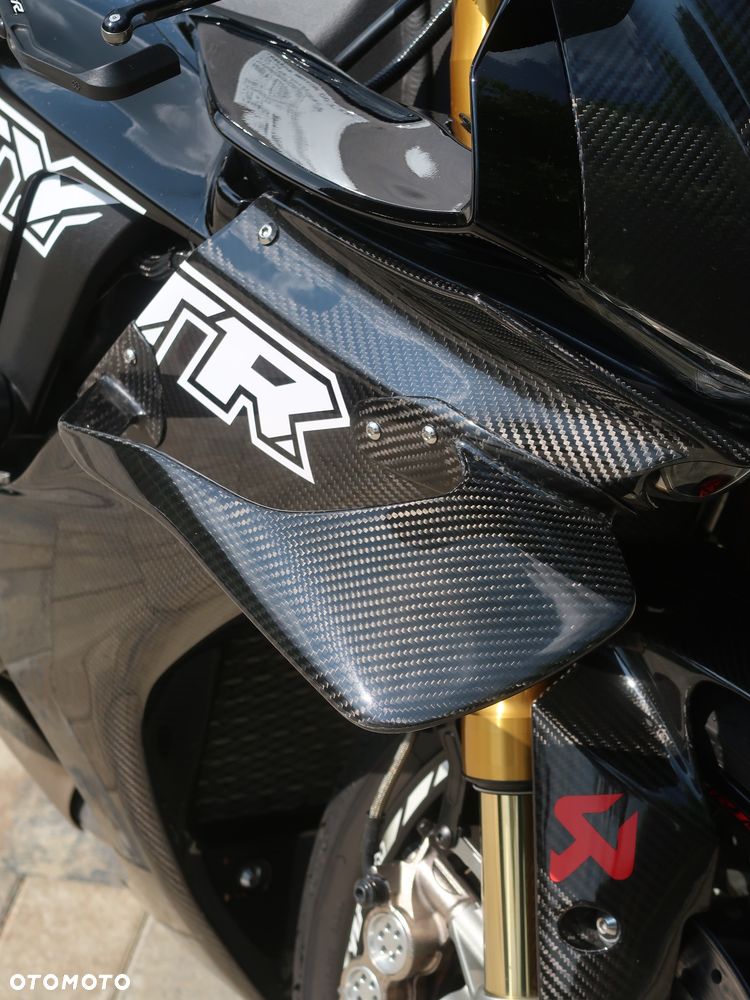 Yamaha R1 - 12