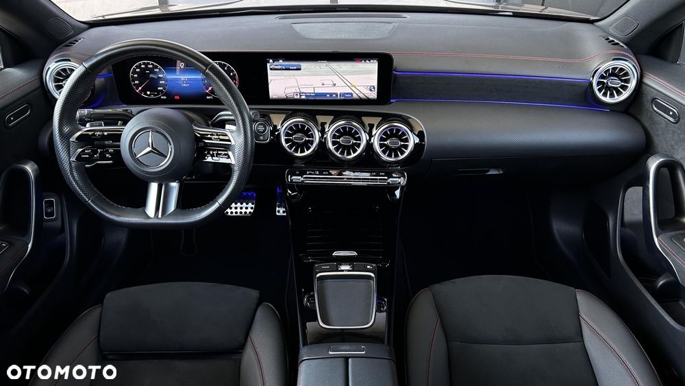 Mercedes-Benz CLA 180 7G-DCT - 20