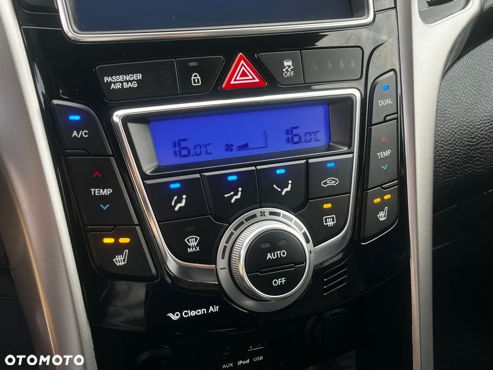 Hyundai i30 1.6 CRDi Fifa World Cup Edition - 25