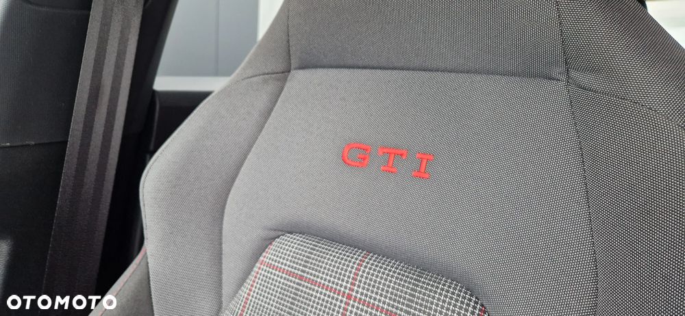 Volkswagen Golf - 19