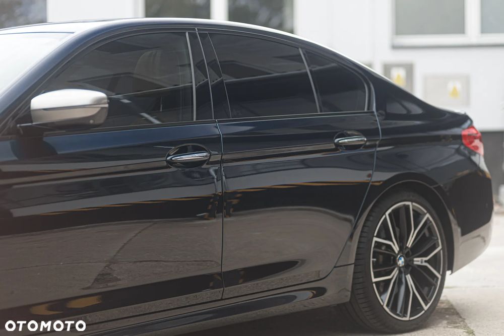 BMW Seria 5 M550i xDrive sport - 15