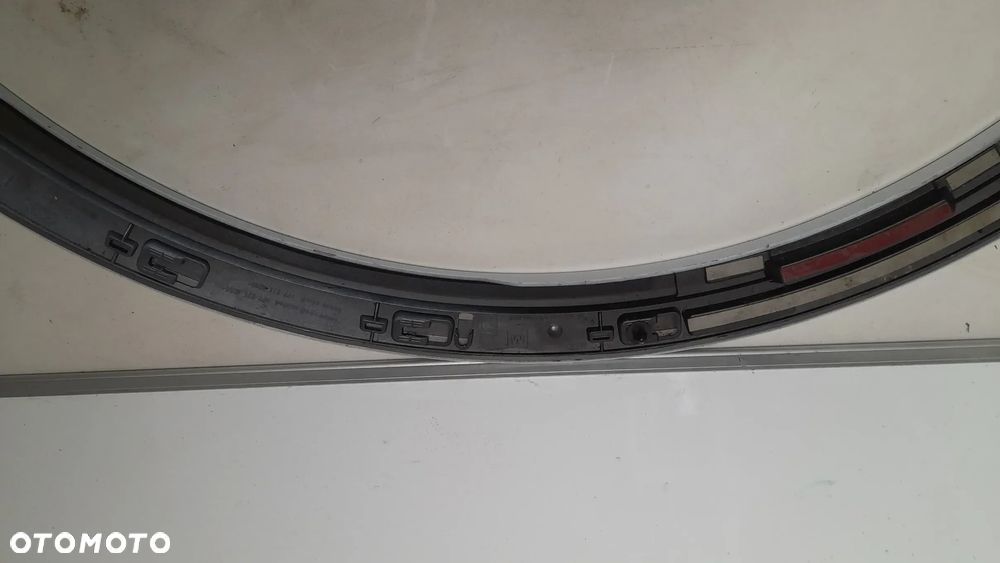AUDI E TRON LISTWA BŁOTNIKA LEWA PRZEDNIA 4KE853717F - 7