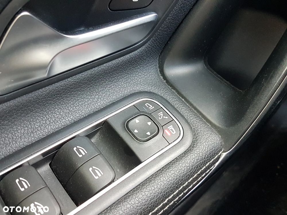 Mercedes-Benz Klasa A 250 4Matic 8G-DCT Special Edition - 26