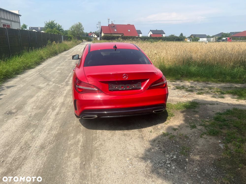 Mercedes-Benz CLA 200 7G-DCT UrbanStyle Edition - 4