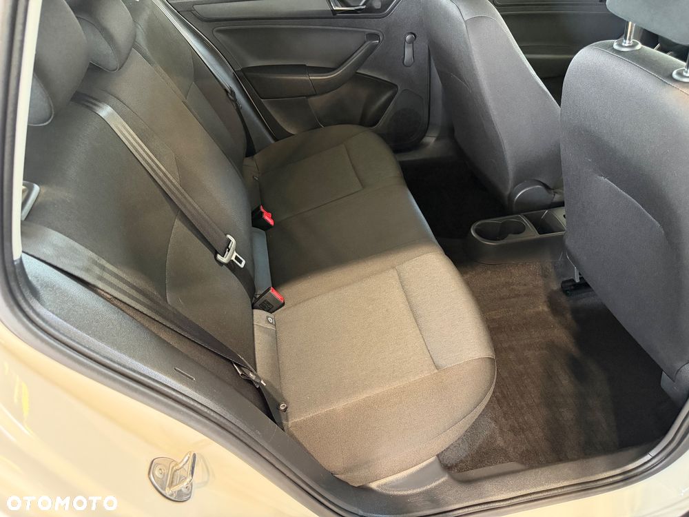 Skoda RAPID 1.0 TSI Active - 24
