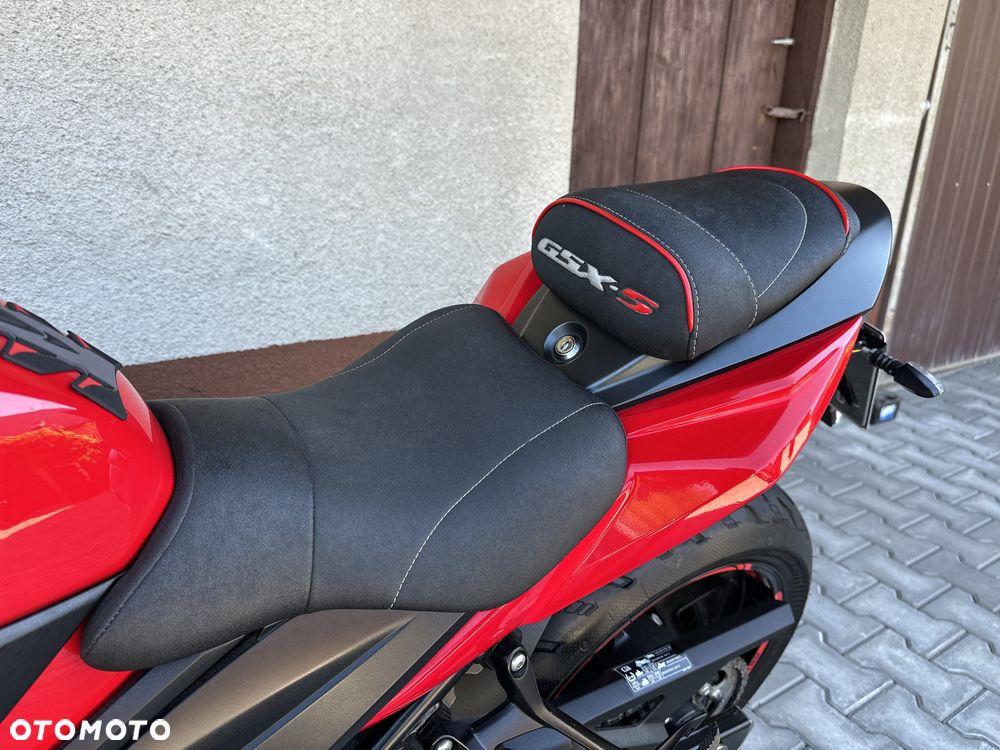 Suzuki GSX - 12