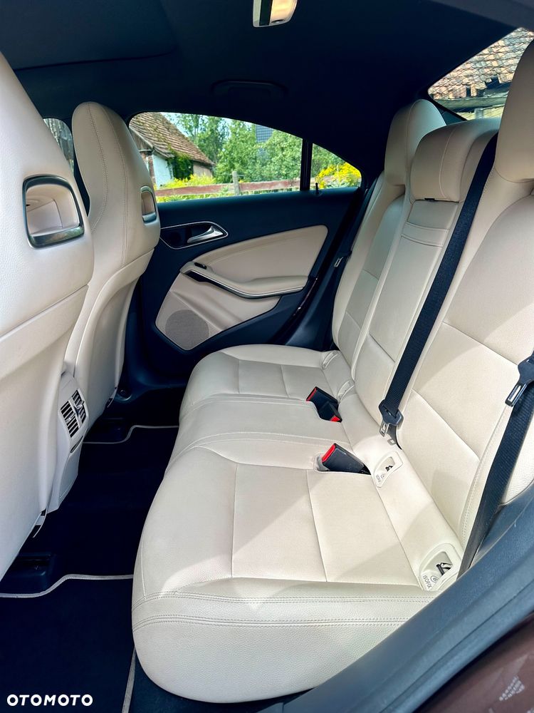 Mercedes-Benz CLA 250 7G-DCT AMG Line - 9