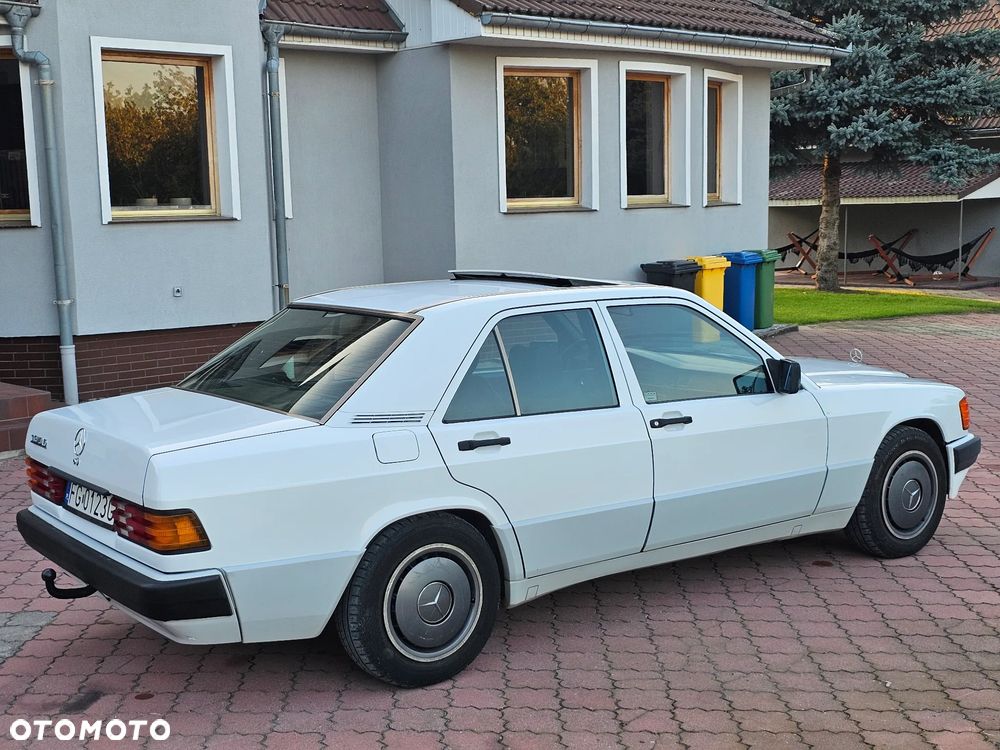 Mercedes-Benz W201 (190) - 13