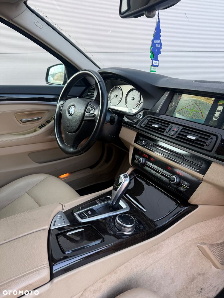 BMW Seria 5 528i xDrive Sport-Aut Luxury Line - 27