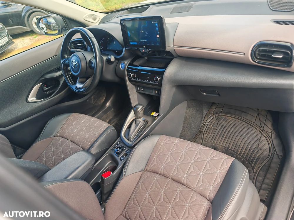 Toyota Yaris Cross 1.5 VVT-i HSD 4x4 Exclusive Adventure - 15